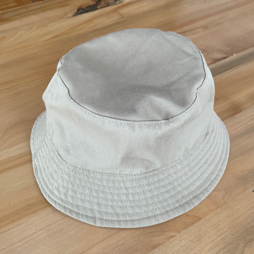 Beige bucket hat